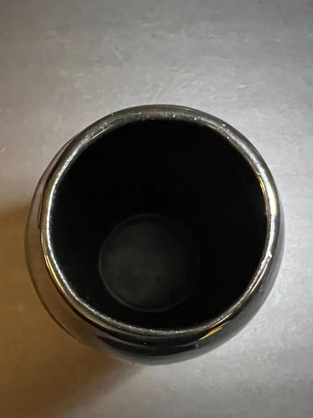 Vintage 1984 Mann Art Deco Glossy Black Pottery Ceramic Draped Pleated Vase 9.5